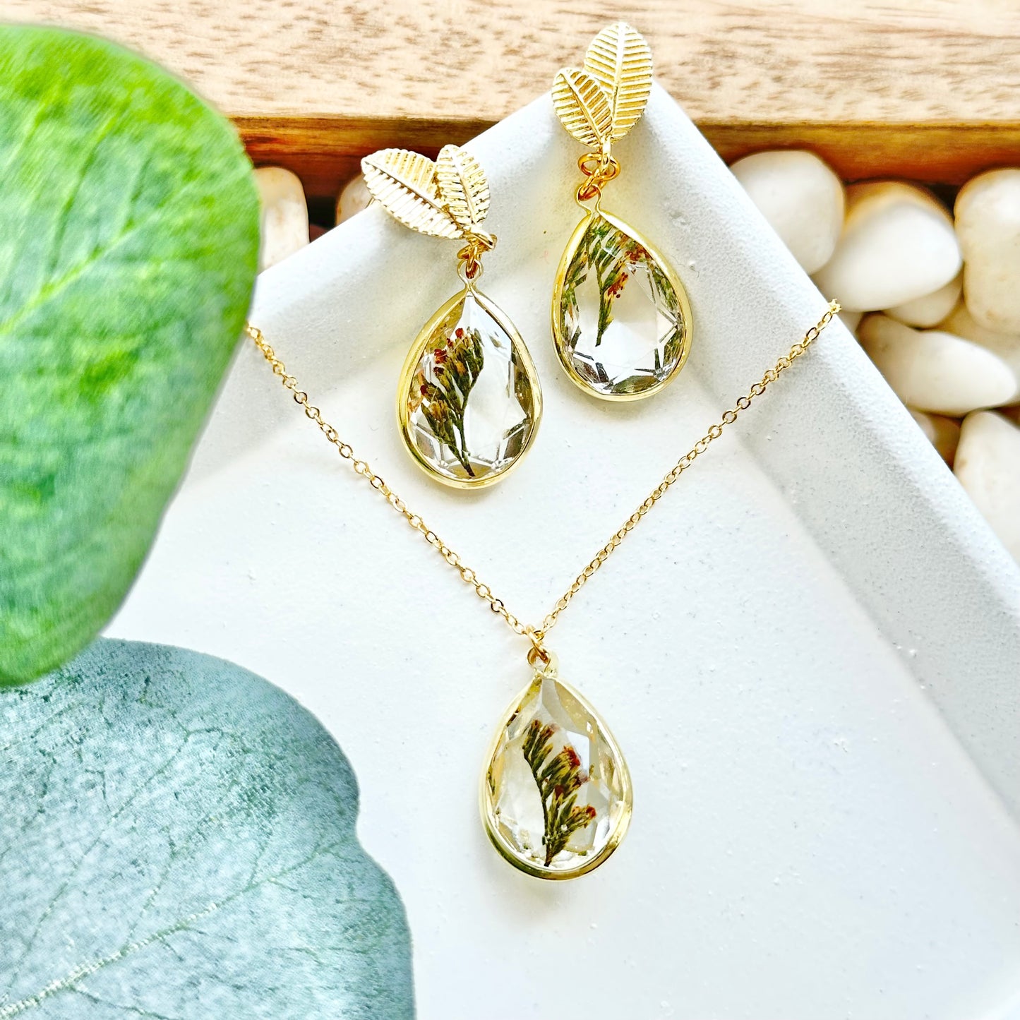 Resin Branch Teardrop Necklace