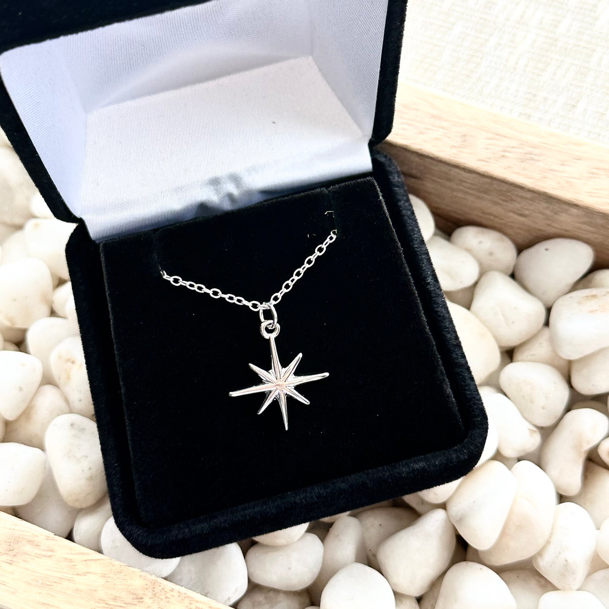 Moravian Star Necklace Classic